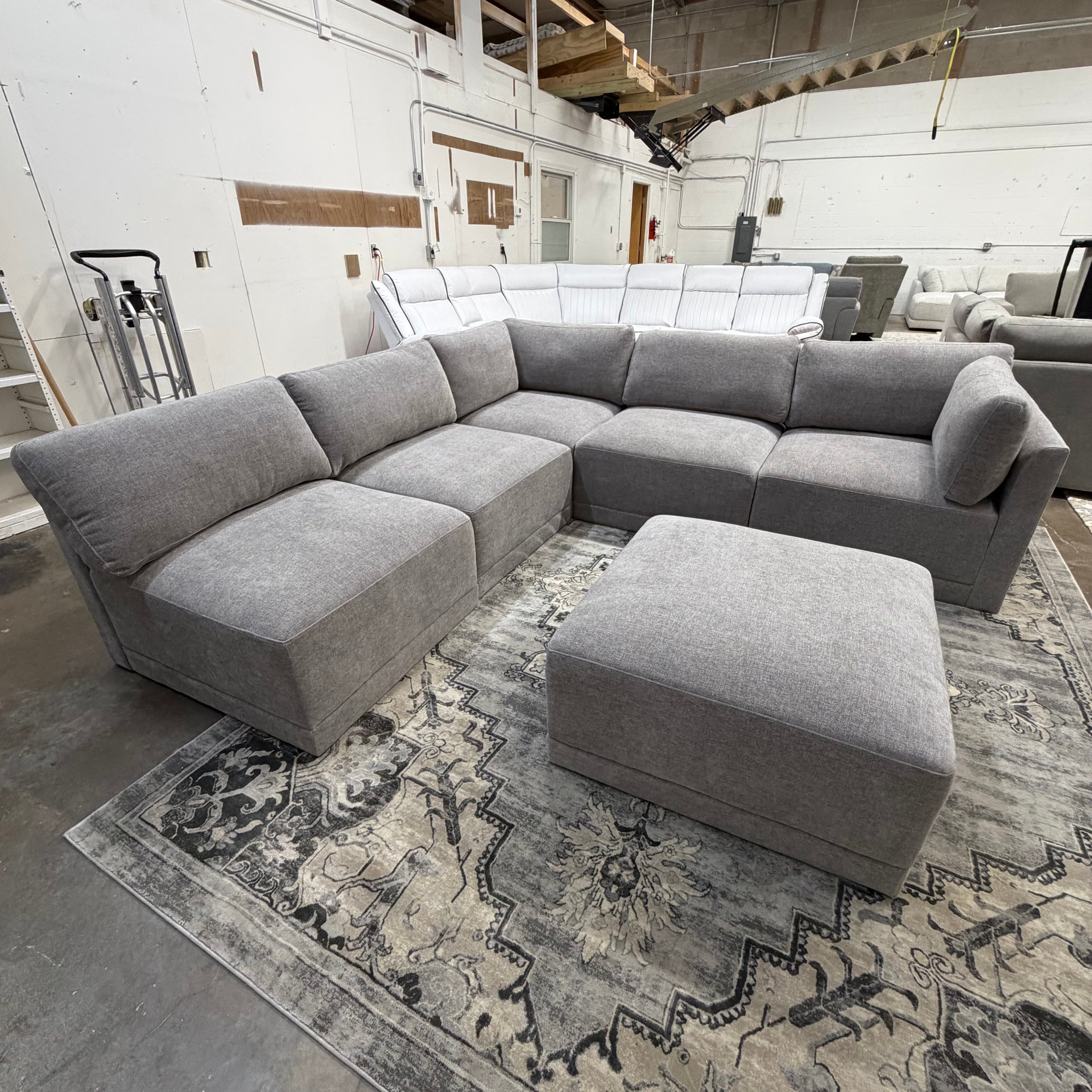 Like New Thomasville Fallon Modular Sectional