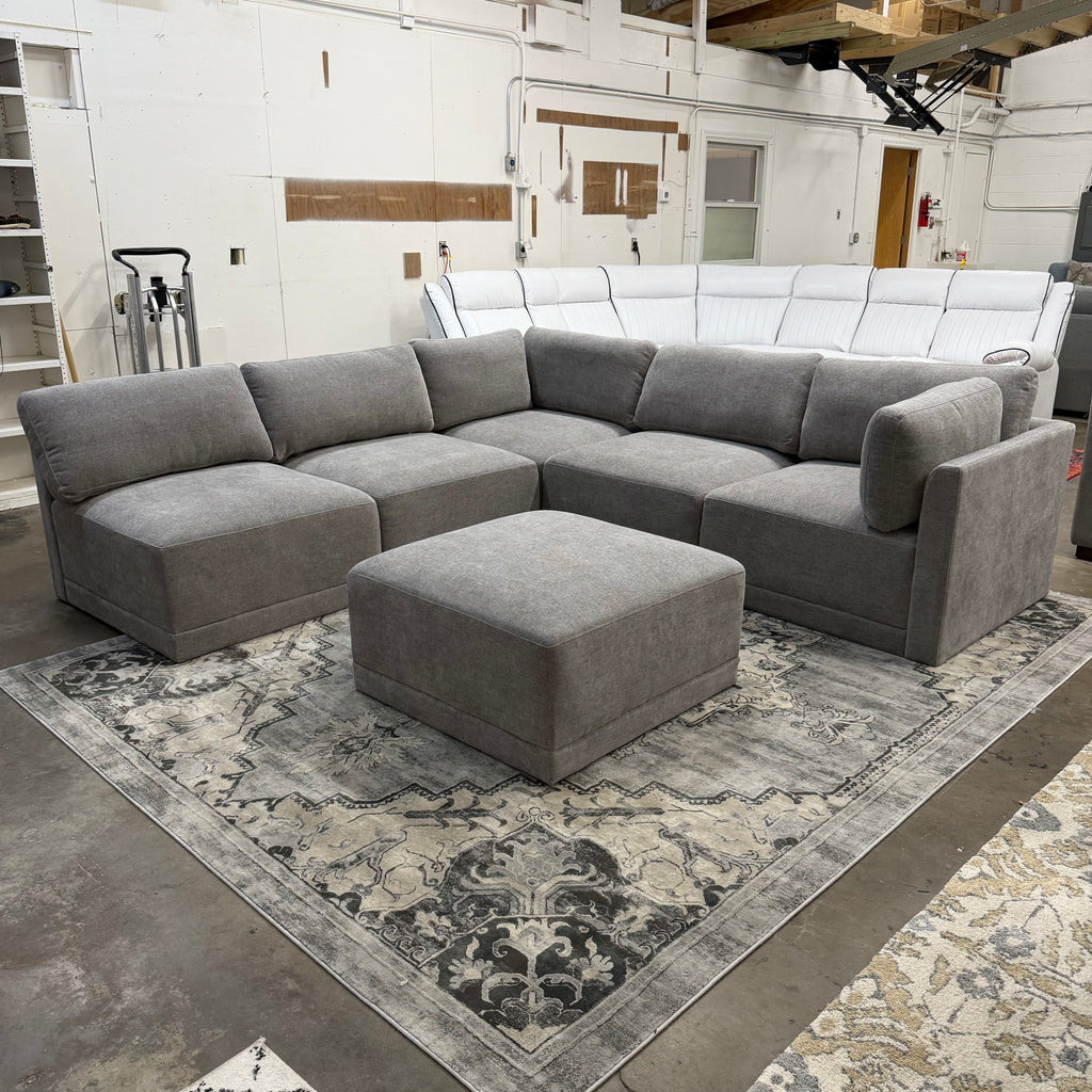 Like New Thomasville Fallon Modular Sectional