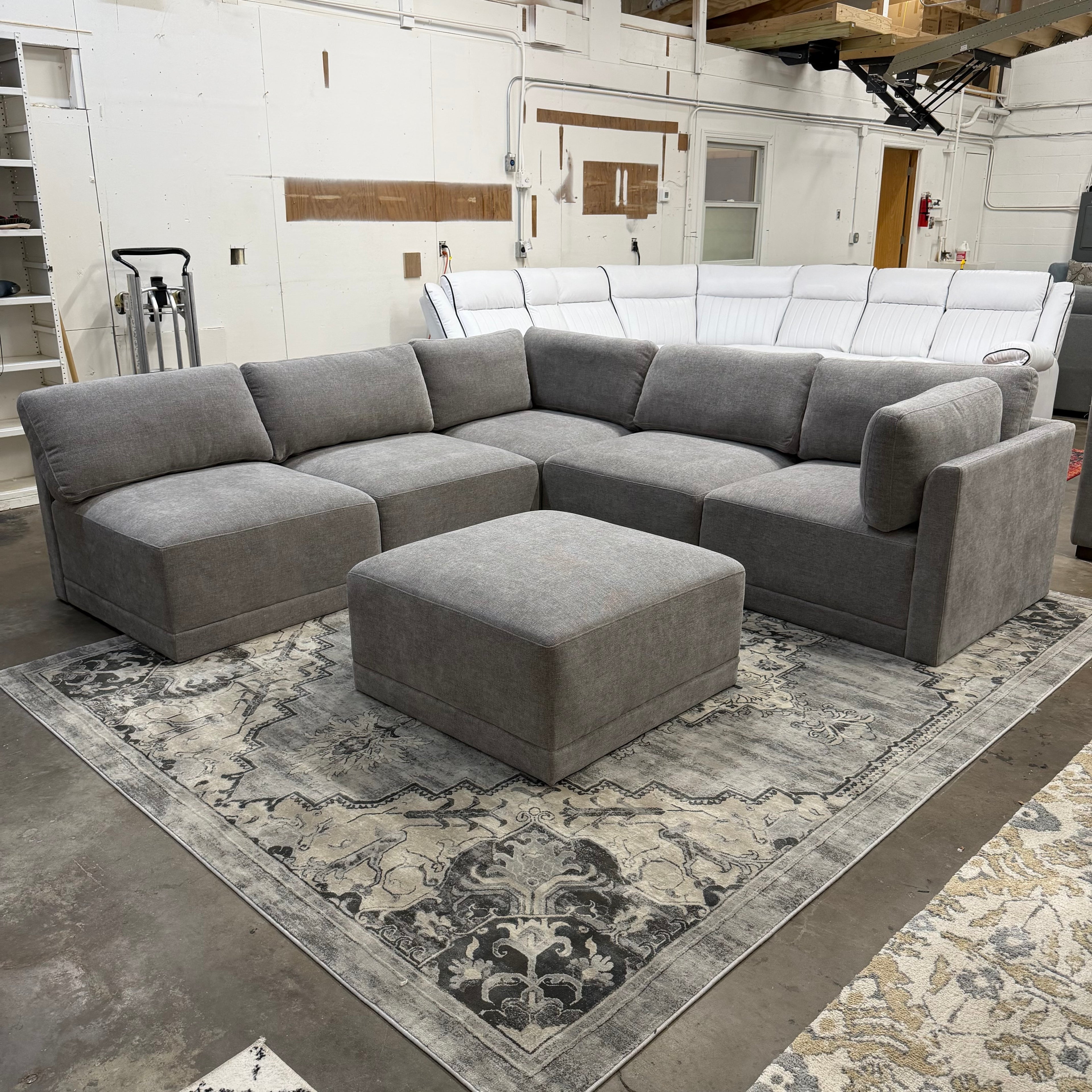 Like New Thomasville Fallon Modular Sectional