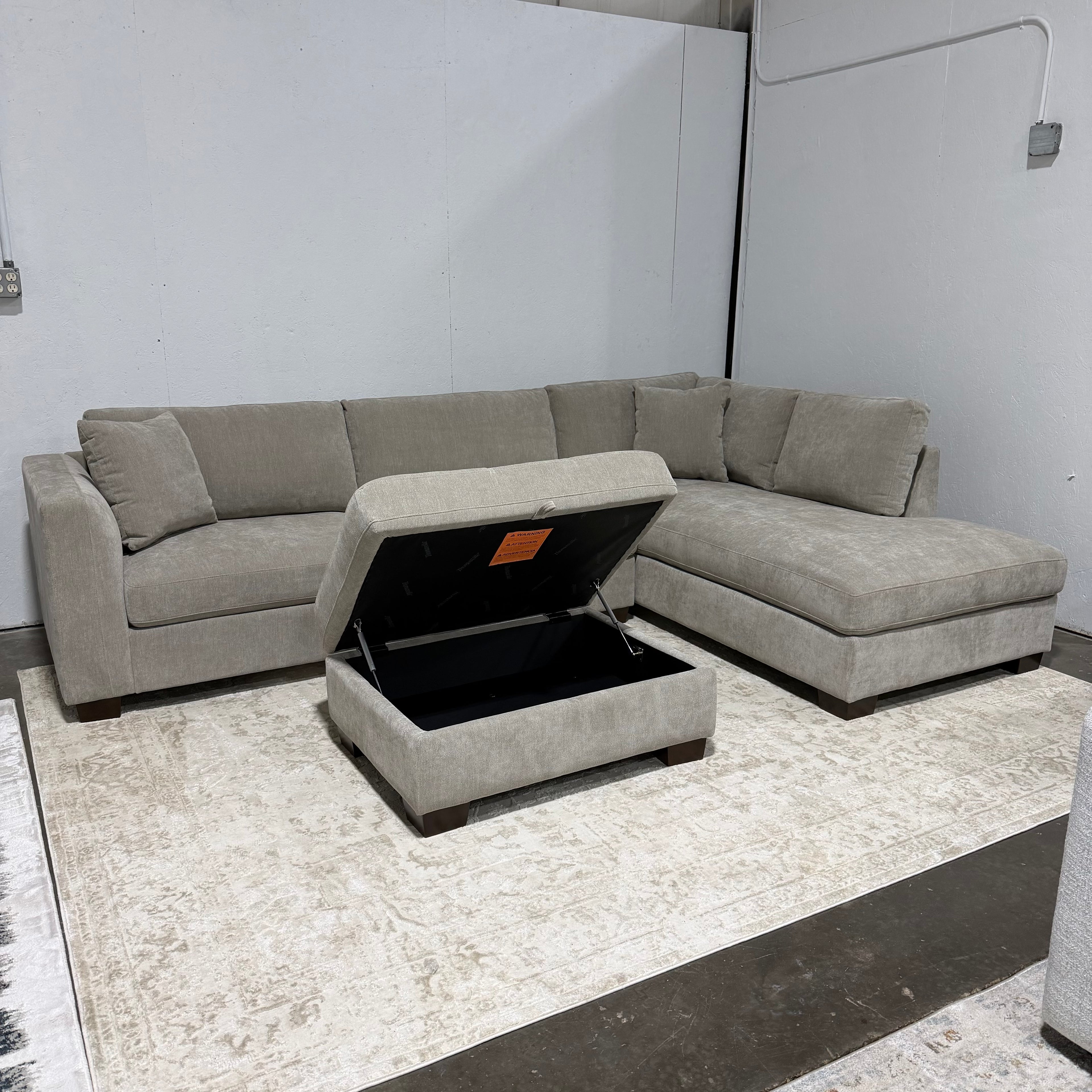 Like New Thomasville Walsen Sectional with Storage Ottoman