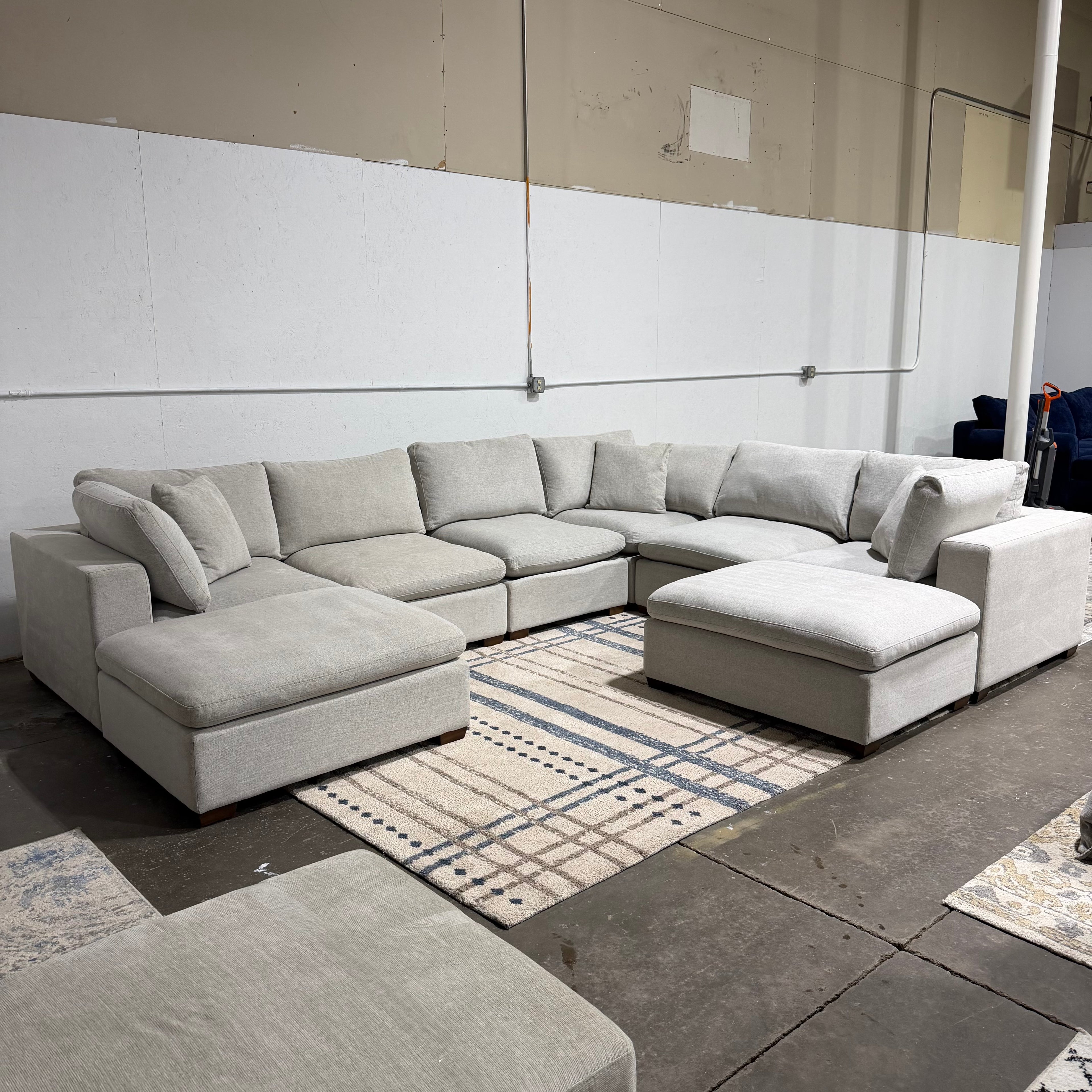 Thomasville Lowell 8-Piece Modular Sectional