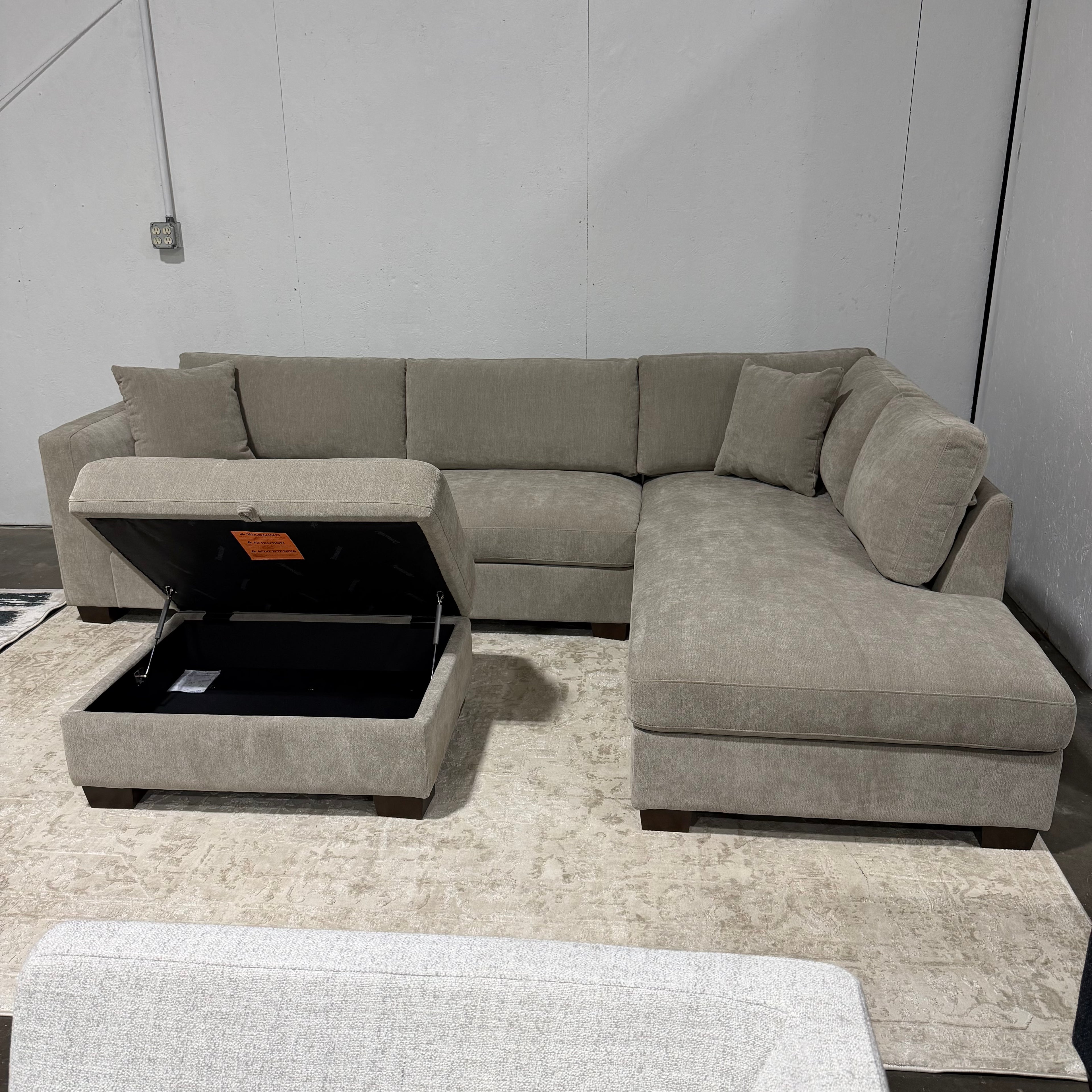 Like New Thomasville Walsen Sectional with Storage Ottoman